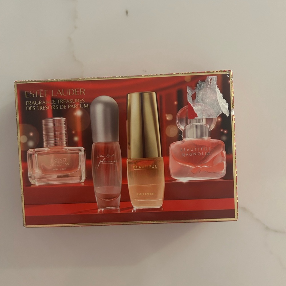 Estee Lauder Fragrance Set Elegant design. Perfect for gifting. - Picture 9 of 9